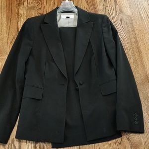 Tahari Suit pinstripe